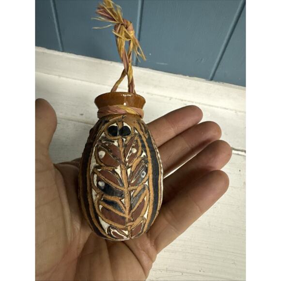 Vintage Handmade Carved brown Hanging 3" Small Vase Jar Native maybe peruvian - Picture 7 of 7